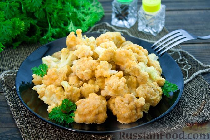 капуста цветная, яйца, сметана, мука, соль, перец чёрный молотый, паприка молотая, чеснок сушёный