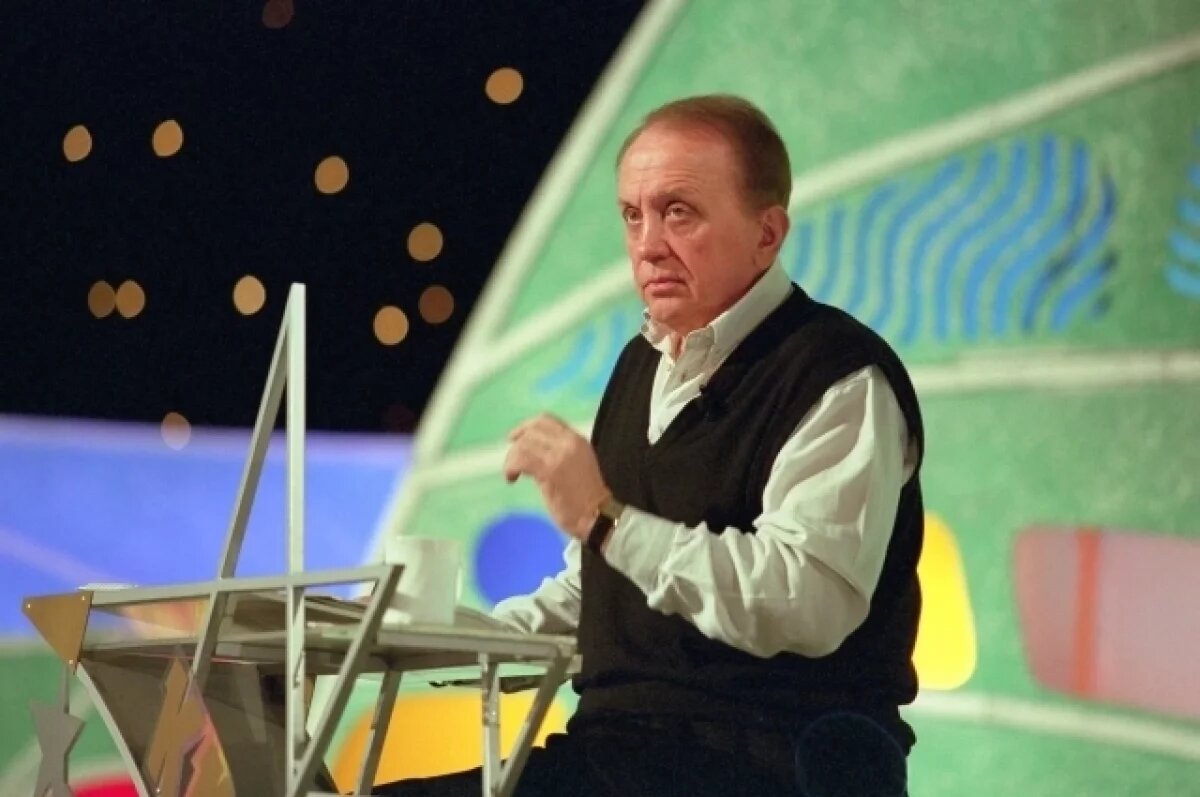    Внучка Маслякова раскритиковала журналистов, снимавших похороны ведущего