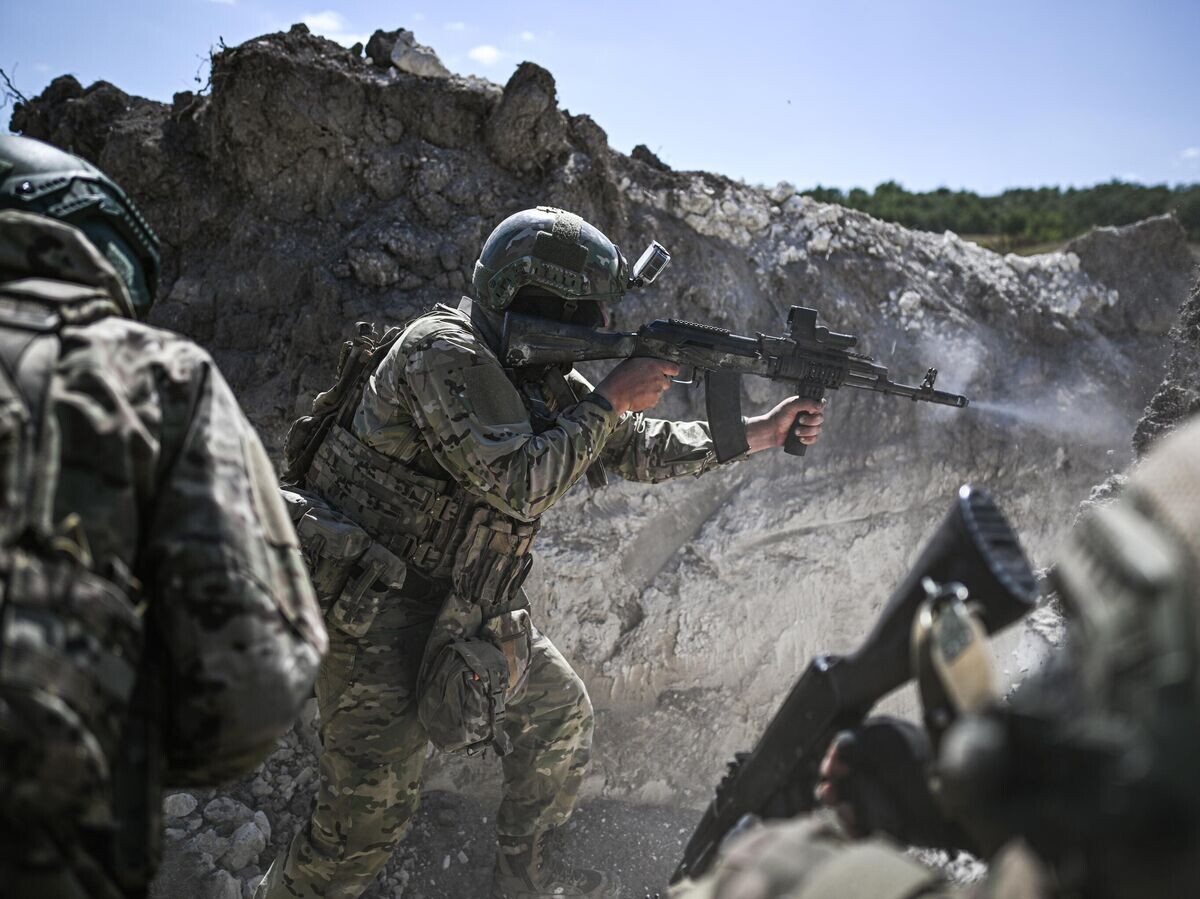    Российские военнослужащие© РИА Новости / Сергей Бобылев