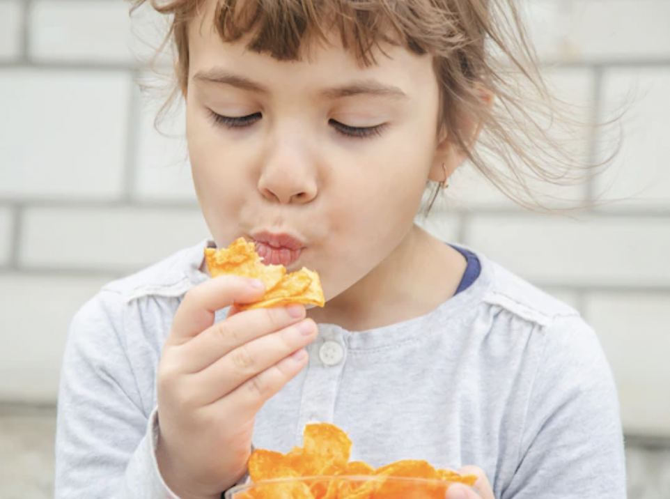 Питание "всухомятку" врачи обычно называют одной из ключевых причин болезней желудка