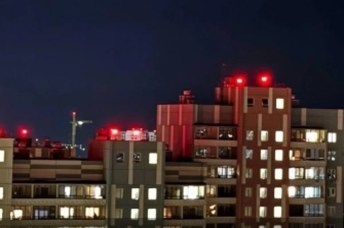    На дома у аэропорта Новосибирска нанесли маркировку для безопасных полётов