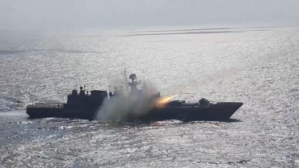     Корабли трех флотов отработали боевые упражнения на учениях "Океан-2024" Минобороны РФ