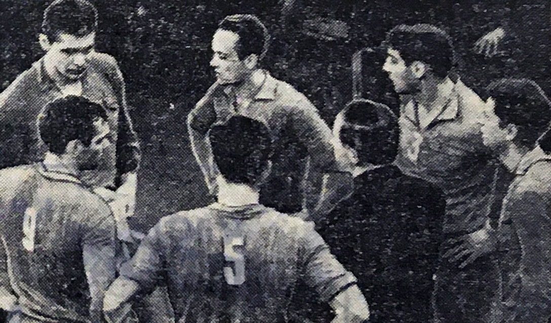 Минутный перерыв берет тренер команды ЦСКА, заслуженный тренер СССР, заслуженный мастер спорта СССР Гиви Александрович Ахвледиани