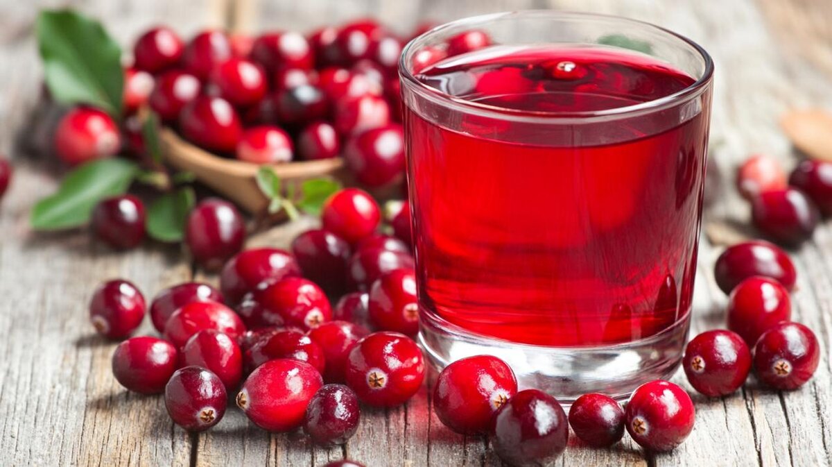 Исследования показывают, что клюква обладает потенциалом в борьбе с раковыми клетками благодаря высокому содержанию антиоксидантов и полифенолов. 