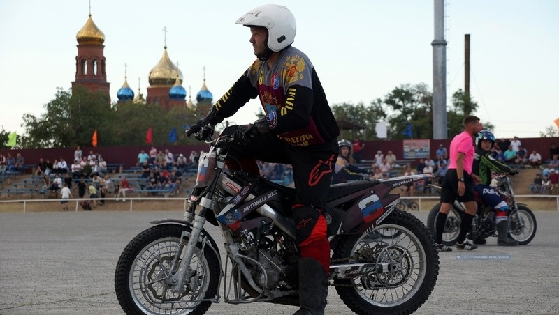    Играющий тренер и капитан ставропольской дружины Сергей Крошка забил трижды Фото: МК «Колос»