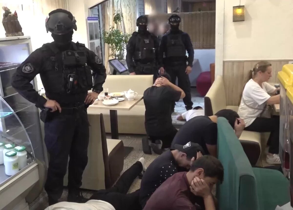    Полиция Петербурга накрыла крупный канал нелегальной миграции