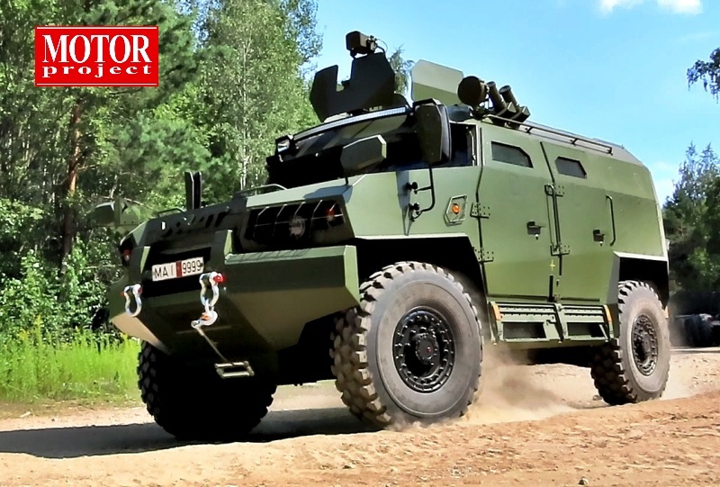 Легкобронированный МЗКТ-490100. Количество мест 2+8, полная масса 12 тонн