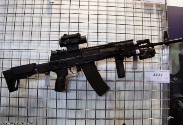 АК-12 — современный автомат калибра 5,45×39 мм, разработанный для нужд Вооружённых сил России.  (Источник фото: Виталий Кузьмин