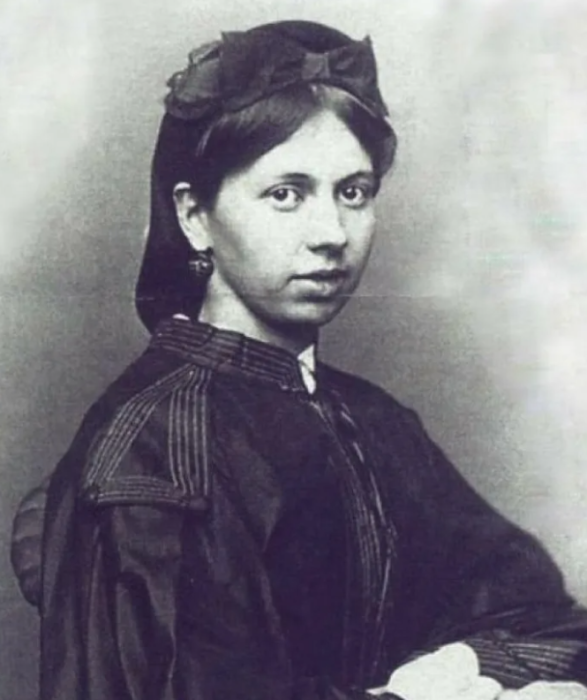  Толстой был знаком с матерью Софьи с самого детства, а своей жены старше в два раза. / Фото: www.bookvoed.ru