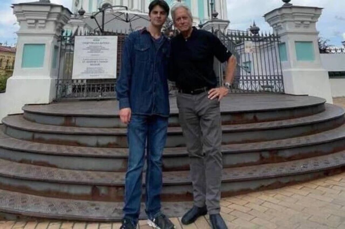    Голливудский актер Майкл Дуглас прибыл в Киев на саммит Елены Зеленской