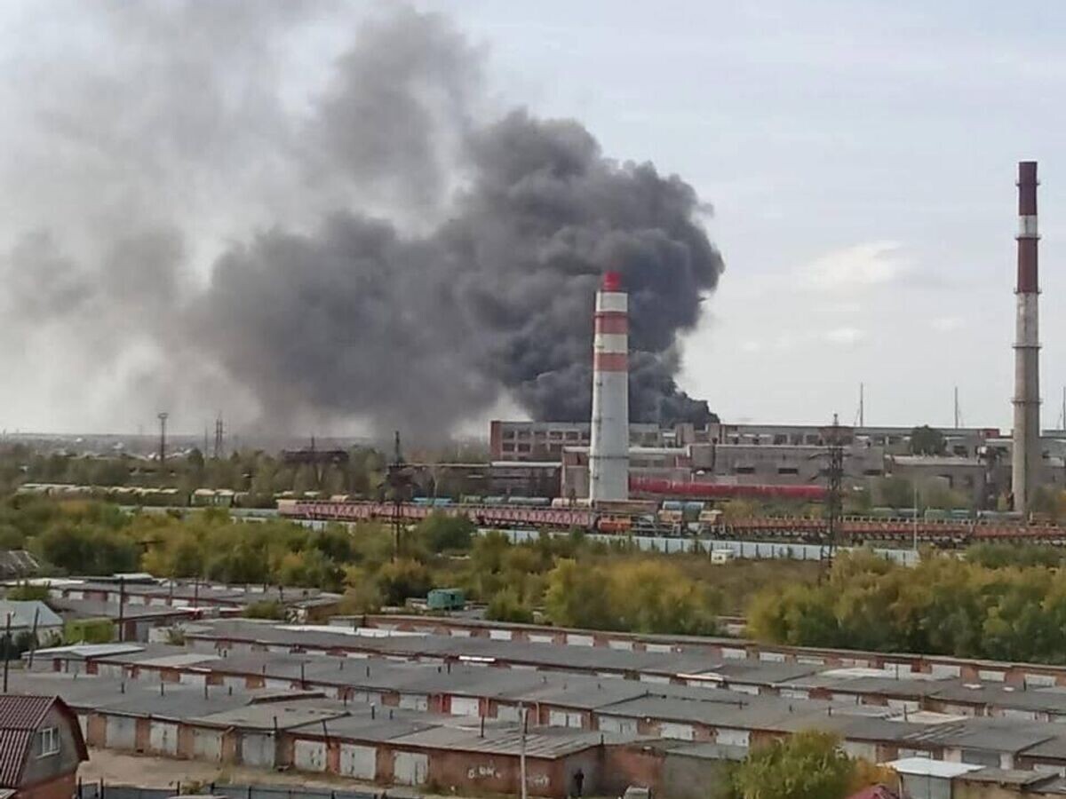    Дым на месте пожара в Омске© Фото : соцсети