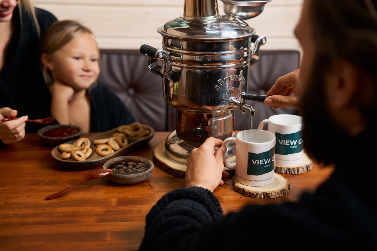 После банных процедур в отеле VIEW GA Forest SPA, 4⭐️ гостям предлагают чай из самовара на шишках