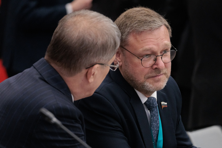    Вице-спикер Совета Федерации Константин Косачев назвал Сванидзе своим «добрым товарищем».   
Фото: «БИЗНЕС Online»