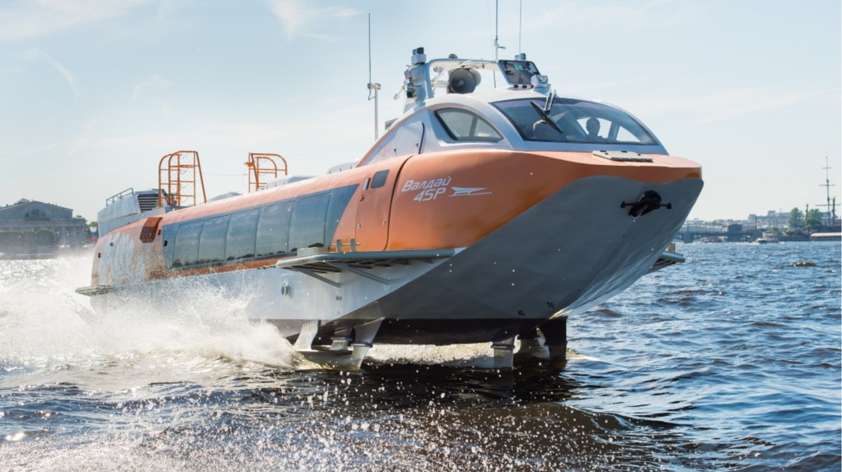 СПК "Валдай-45Р" летит над водой. Фото с "Яндекс.Картинки".