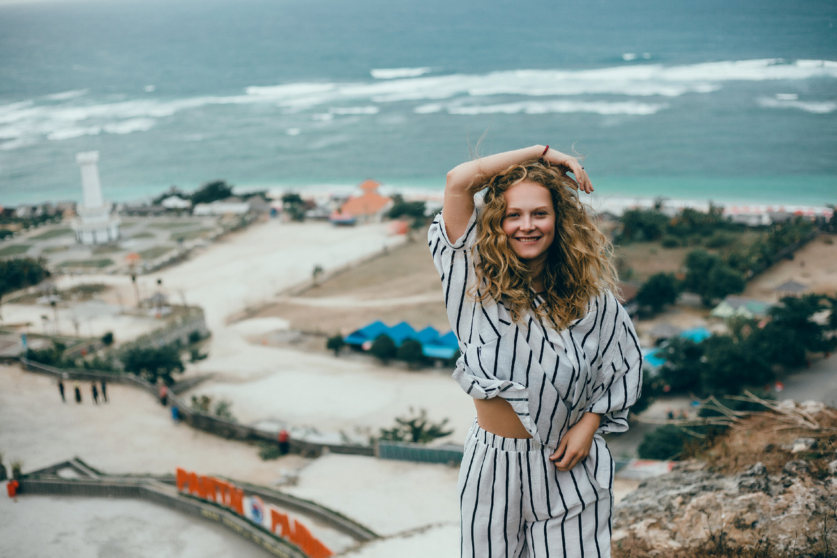 Некоторые имена связаны с географией - можно назвать ребёнка в честь любимого места. Изображение sergeycauselove, Freepik