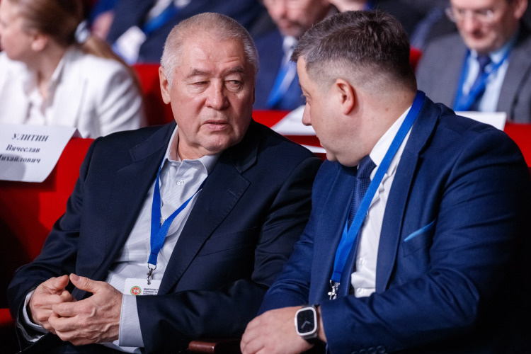    Фоат Комаров в личных беседах с корреспондентом «БИЗНЕС Online» не раз говорил, что создание грузового порта — это «далекая перспектива» и «денег на его реализацию у компании нет».   
Фото: «БИЗНЕС Online»