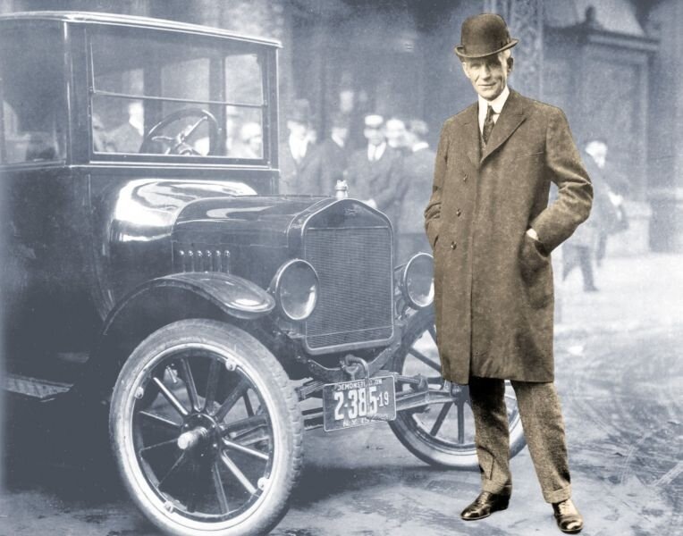 Генри Форд с легендарной моделью Т
