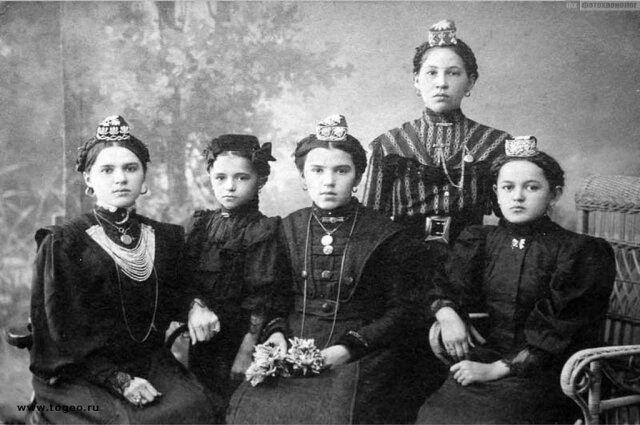    Татарки в калфаках. Фото 19 века. Фото: Старинные татарские фотографии