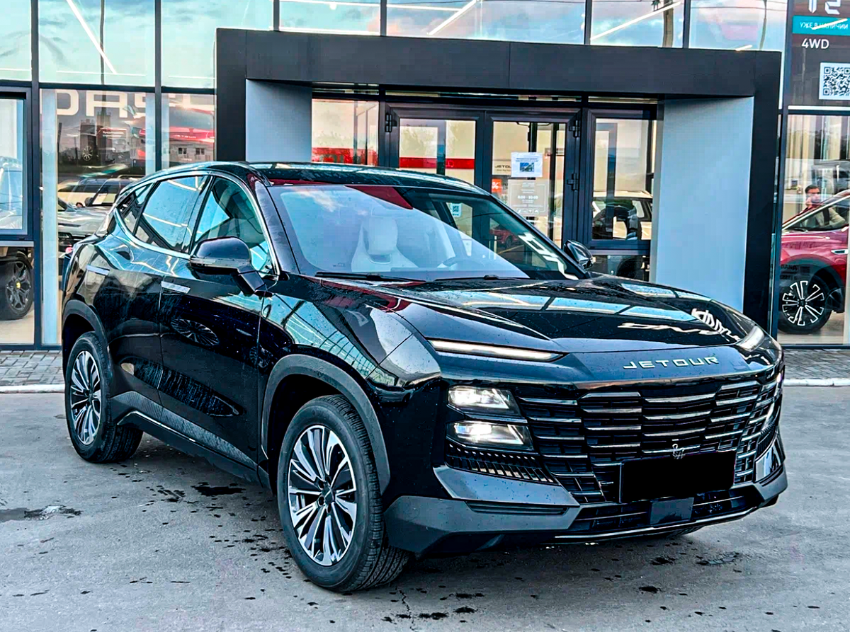 И один из таких кроссоверов — Jetour Dashing. Но что это за «Дашинг» такой и почему его стоит обходить стороной за километр? Сегодня и поговорим.