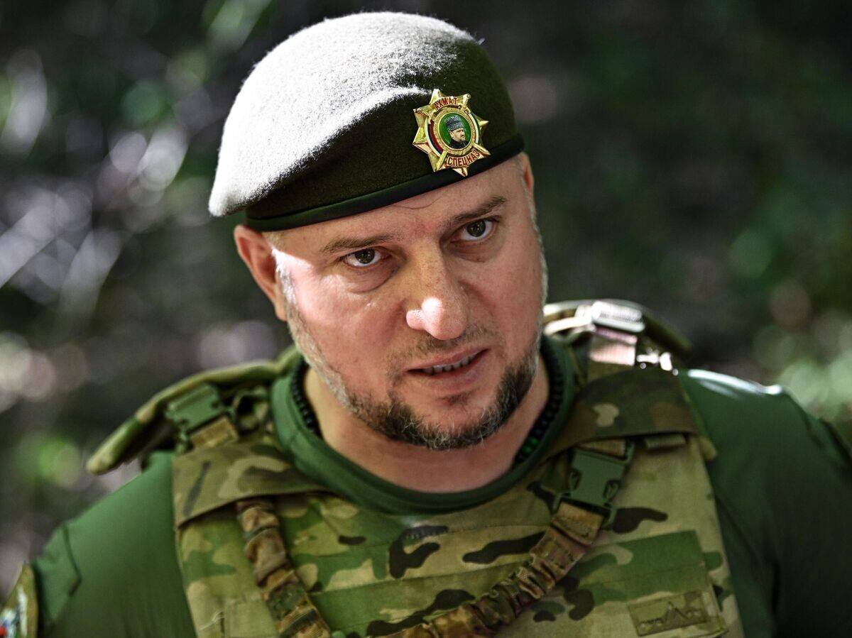    Командир спецназа "Ахмат", заместитель начальника главного военно-политического управления Минобороны РФ генерал-майор Апти Алаудинов в Курской области© РИА Новости / Сергей Бобылев
