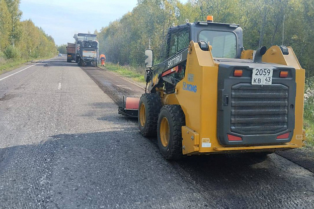    В Верхнекамском районе ремонтируют дорогу Белая Холуница - Кирс