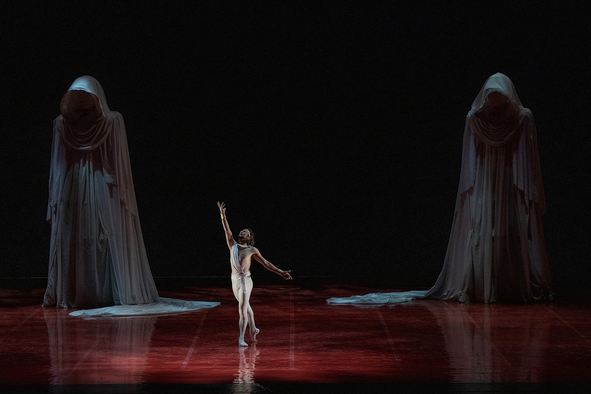 Сцена из оперы "Федра". Фото Ильи Короткова