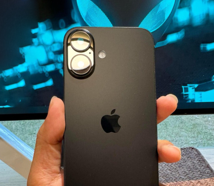 Стандартная модель iPhone 16