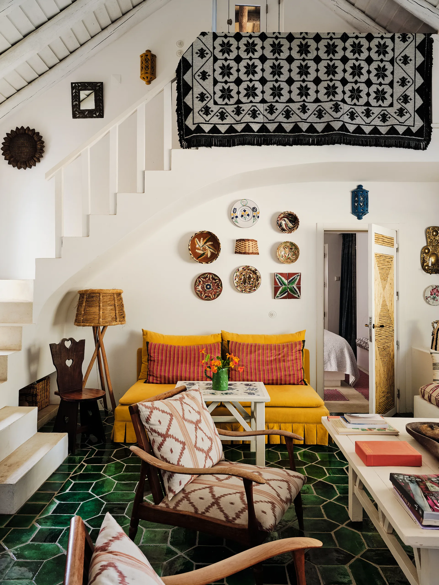 Желтый диванчик - самая обычная Икея