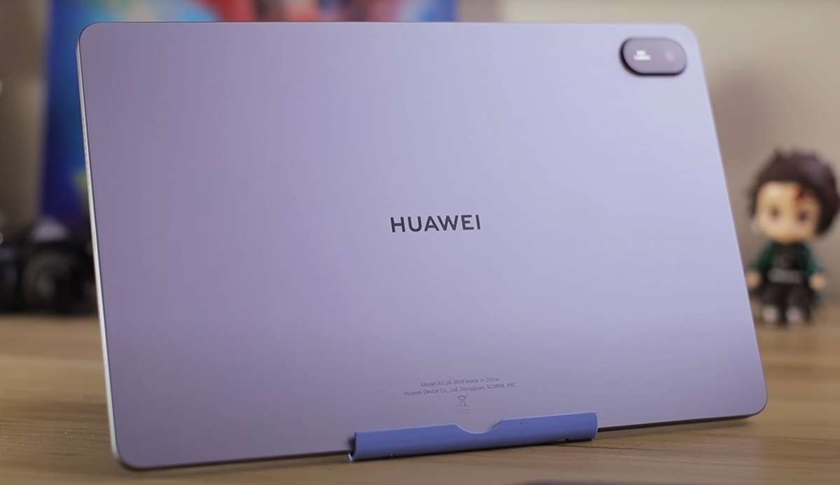    Huawei MatePad SE 11 выглядит гораздо дороже, чем есть на самом деле. Источник: YouTube @TechLokal