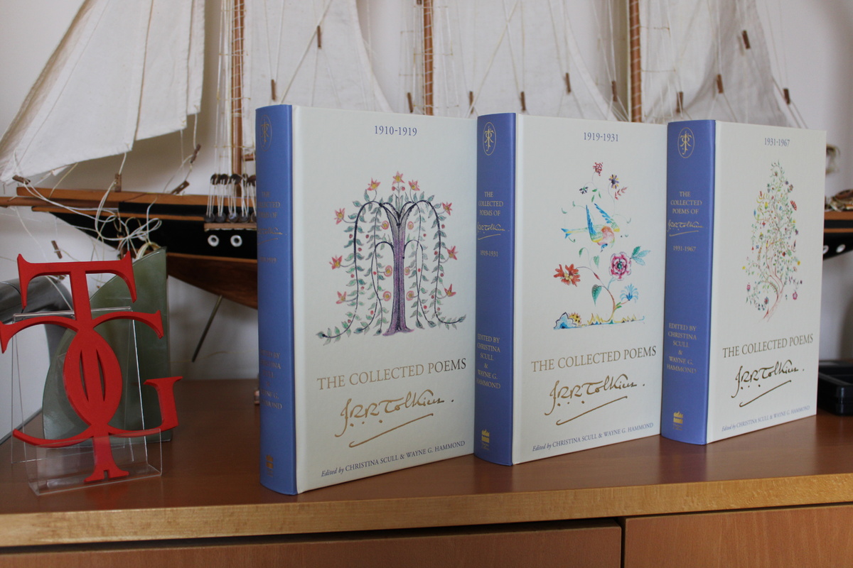 Трехтомник и монограмма TCG.