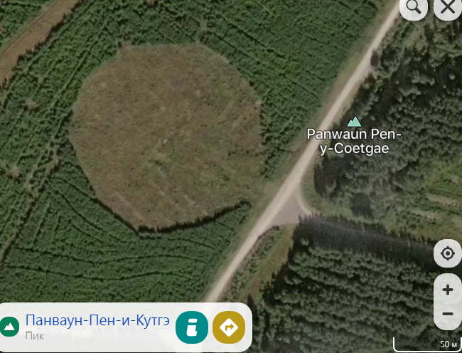 Пик Панваун-Пен-и-Кутгэ. Самый высокий пик в Южном Уэльсе, расположенный в Национальном парке Брекон-Биконс. С высотой 886 метров над уровня моря, это самая высокая гора Великобритании к югу от Сноудонии. К Пен-и-Ван прилегает ещё одна вершина - Корн-Дю высотой 873 м. Пара гор также известна как «трон короля Артура».  Википедия Место в верх по реке Афан. Скрин карты гугл из интернета в свободном доступе.