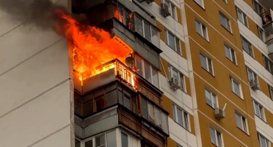 Фото горящей москвы. Пожар в манеже 2004. Москва горит. А в москве горядь огней. Мой горящий москва.