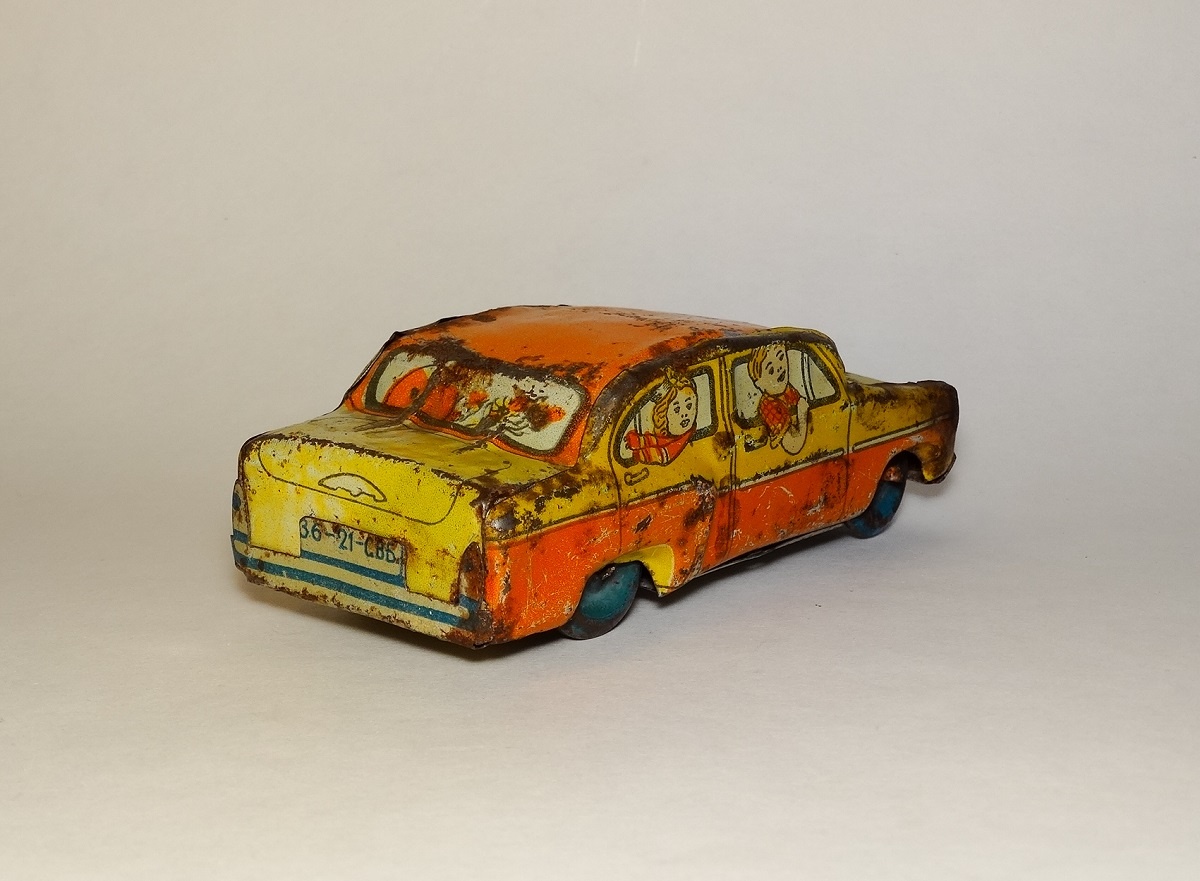 Игрушечный автомобиль "Москвич", п/о "Радуга", г. Верхняя Пышма". Фото автора, листаем галерею -->>