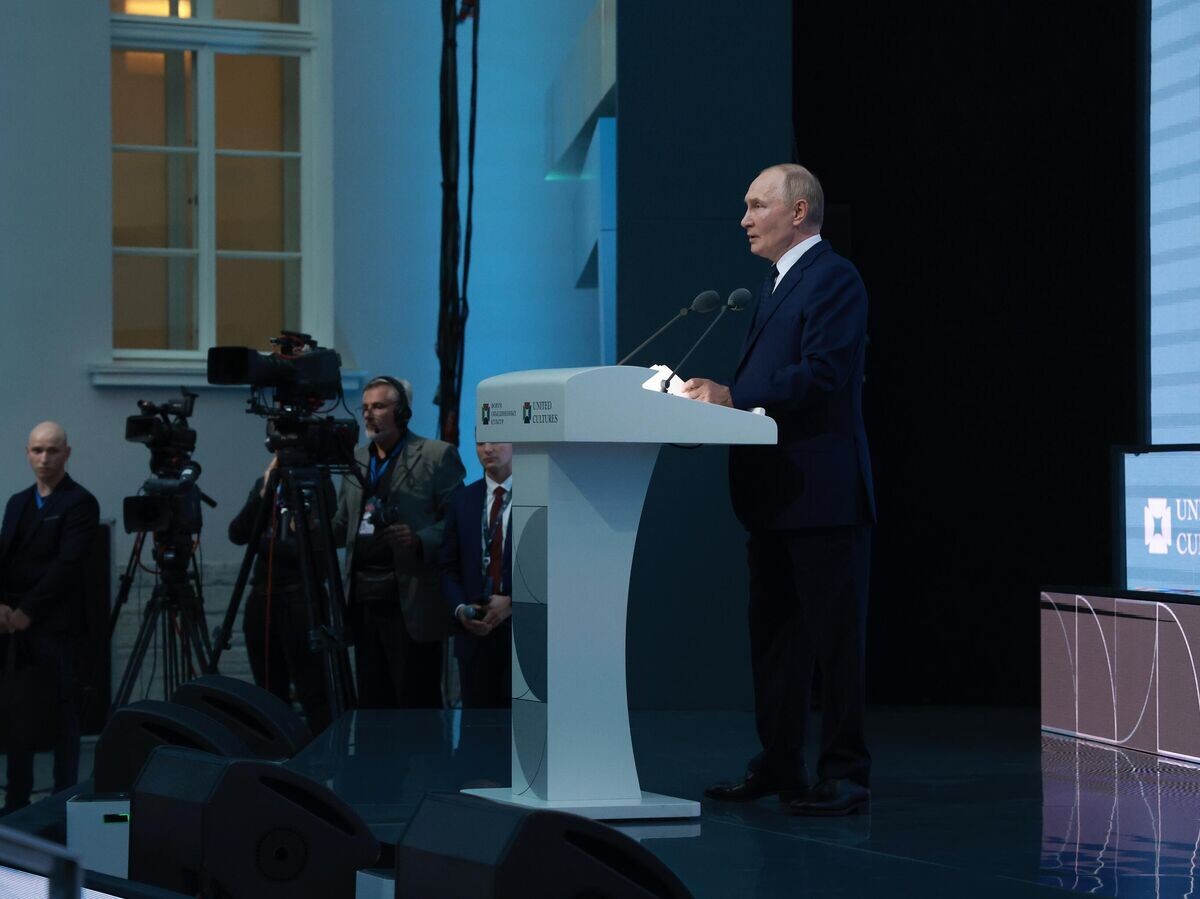    Президент России Владимир Путин выступает на пленарном заседании X Санкт-Петербургского международного форума объединенных культур© РИА Новости / POOL