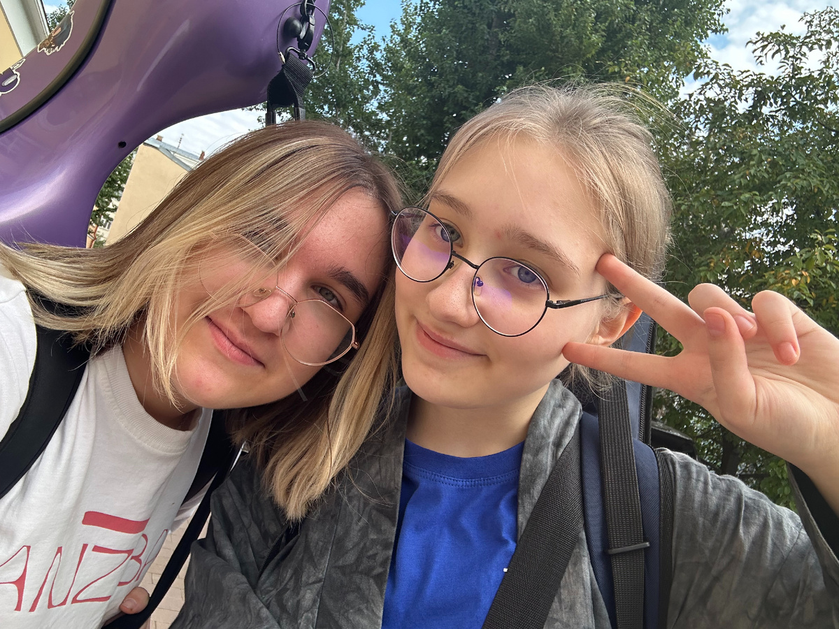 Диана с подругой Пелагеей Богомоловой