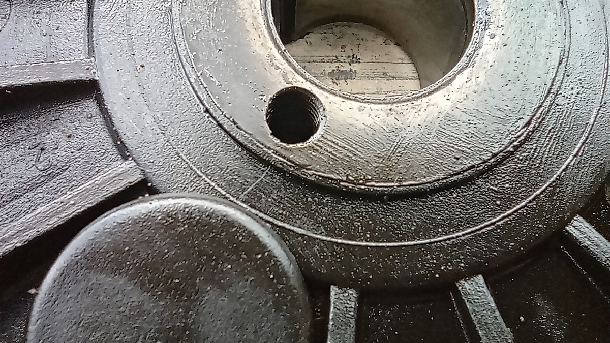 Трещину хорошо видно