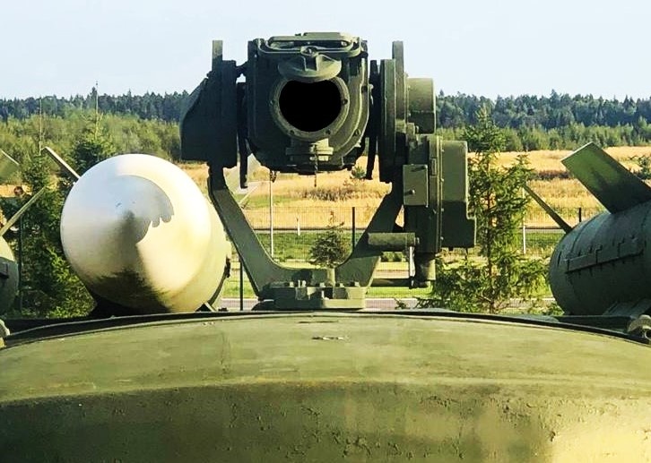 Установка телевизионного оптического визира над антенным устройством СОУ.