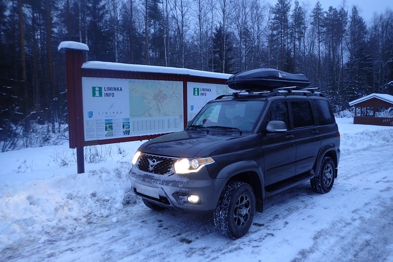 Наш УАЗ Патриот на площадке для отдыха