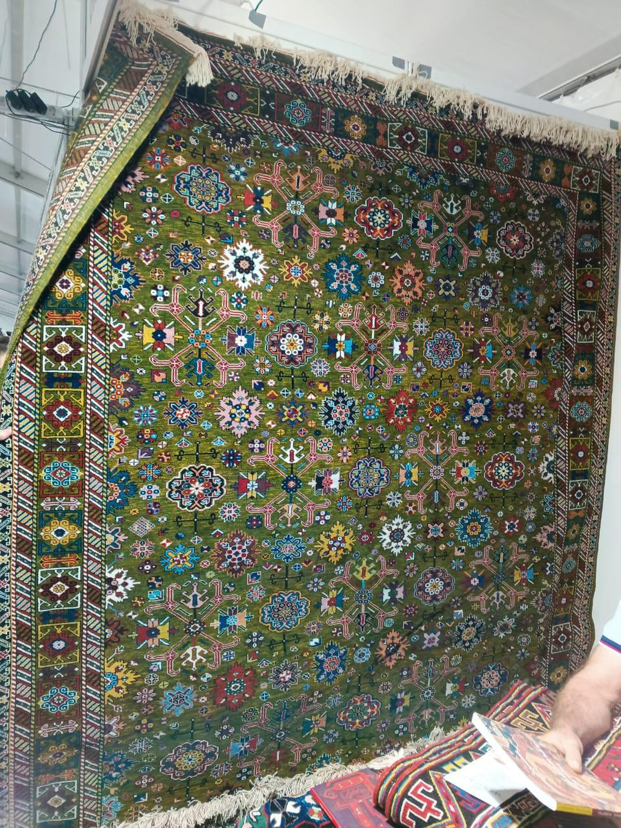 Ковёр с рисунком "Cафар" Тех. рис. худ. Нюхова Бесен Б.
соткан на Хивской ковровой фабрике Арифа Сулейманова
12 сент. 2024