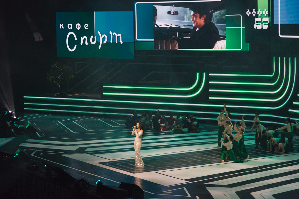 Алсу на праздничном концерте