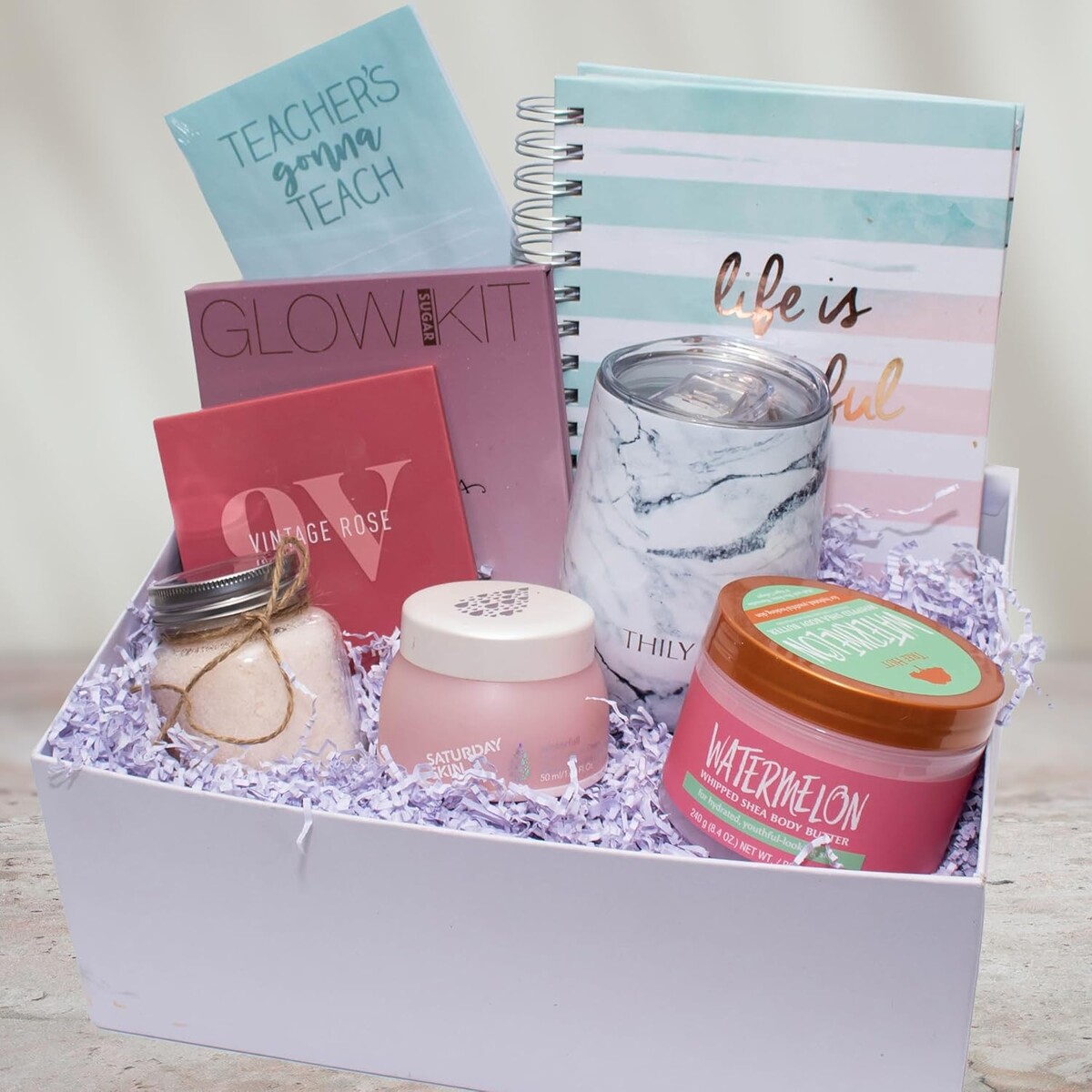 Романтичная упаковка для подарка из бумажной стружки