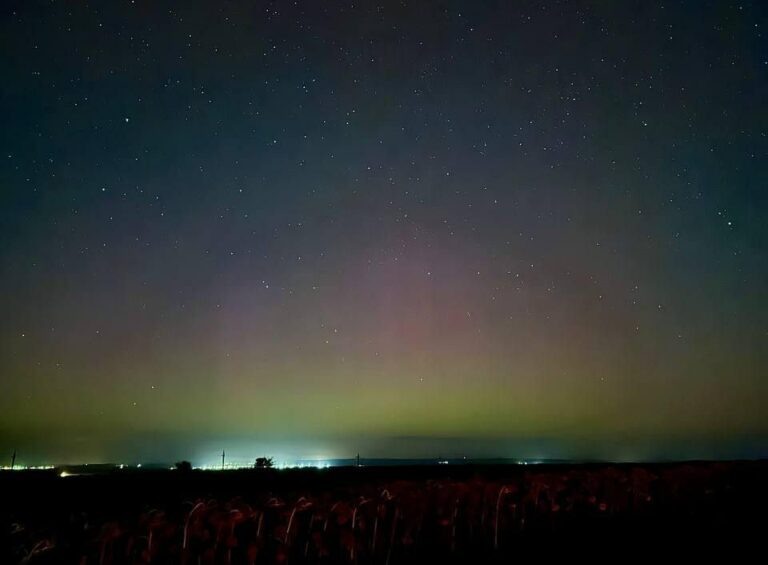    Полярное сияние над Оренбургом. В ночь на пятницу 13-е небо стало красно-желтым Белов Михаил Александрович