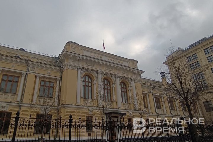 Центробанк России предложил обязать компании с выручкой более 30 млн рублей и крупные банки начать принимать цифровые рубли с 1 июля 2025 года. Арсений Губаев / realnoevremya.ru