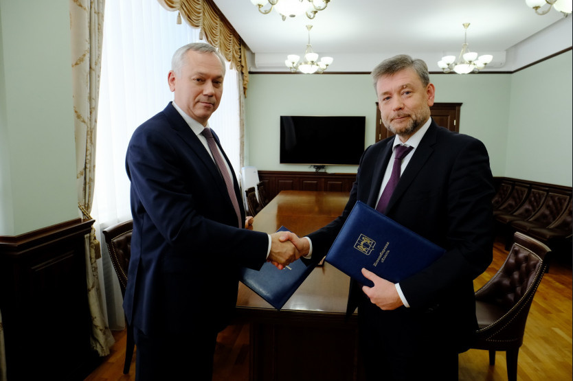    Фотография пресс-службы правительства Новосибирской области