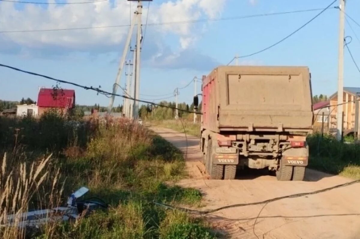    В Пермском крае самосвал оставил без электричества посёлок и деревню