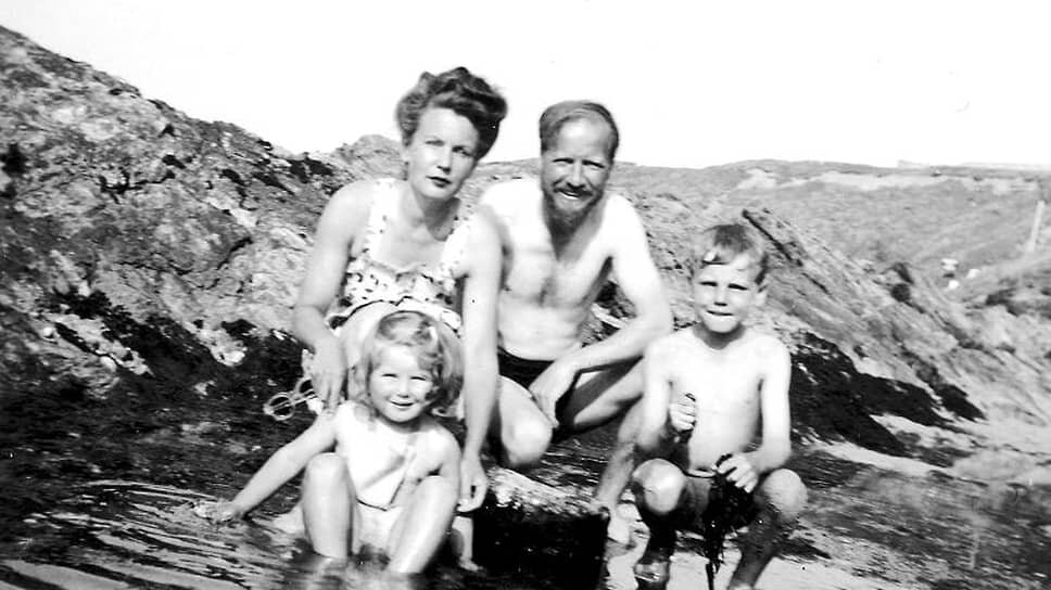 Фото: wikipedia.org📷Уильям Голдинг с семьей, 1940-е