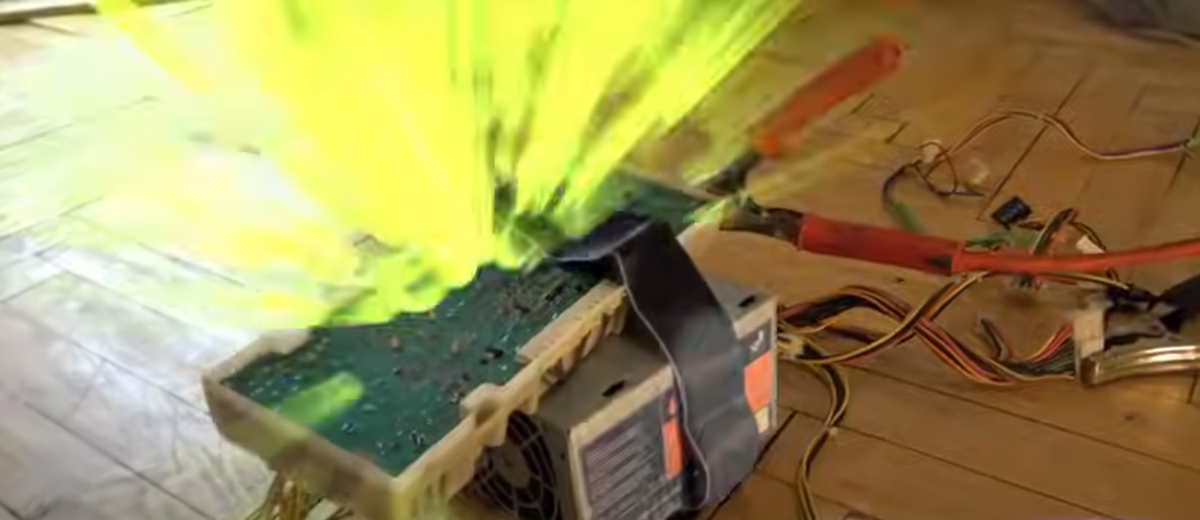 В дело вступили спецэффекты, напоминающие "Филадельфийский эксперимент" 1970-х
(с) Кадр из фильма