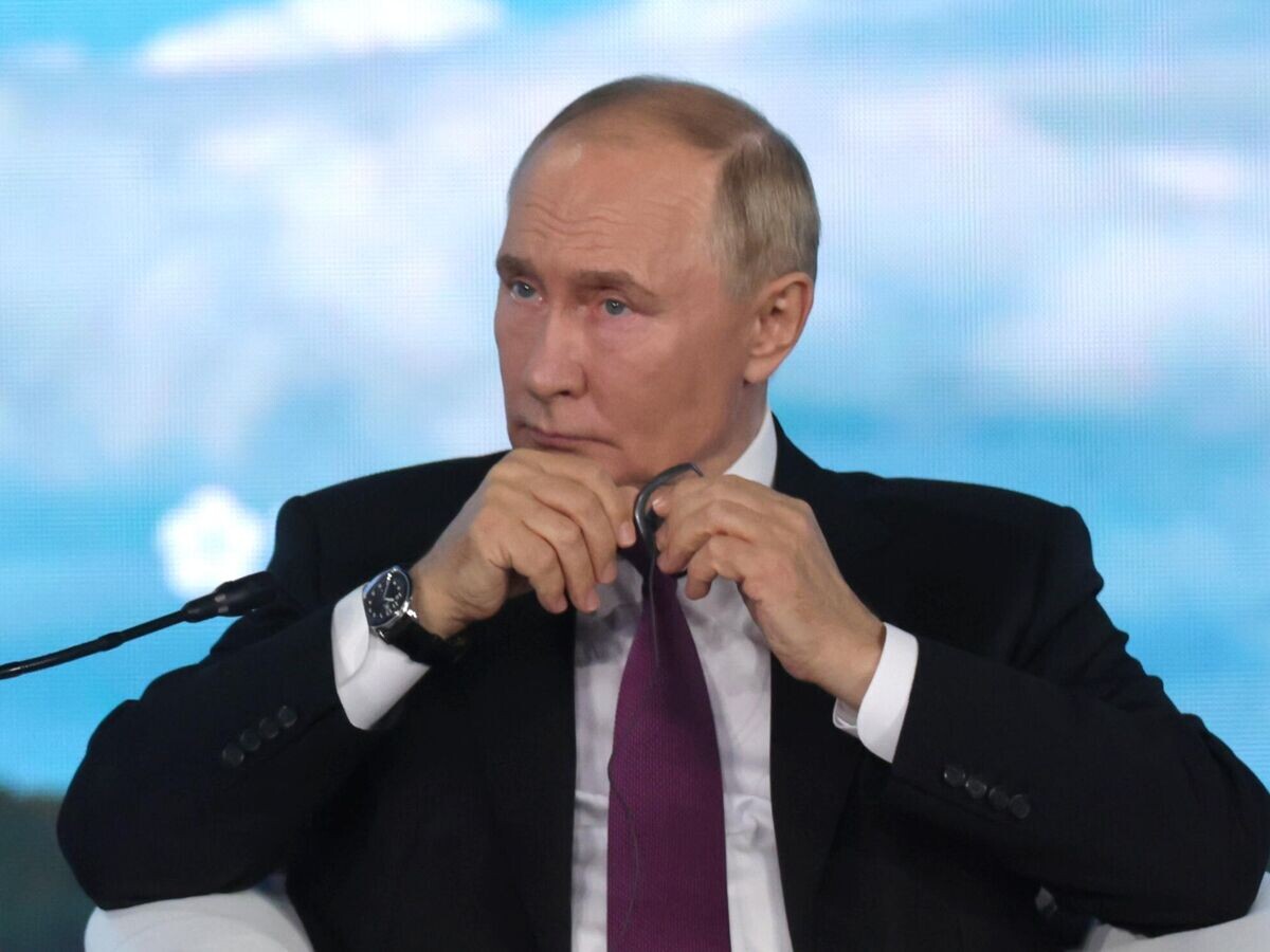    Президент России Владимир Путин на пленарной сессии Восточного экономического форума© РИА Новости / POOL