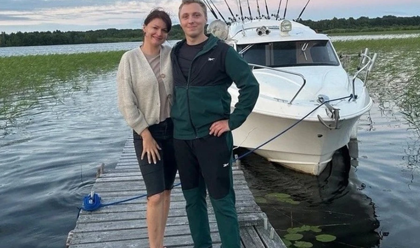 Дмитрий с сестрой. Фото: соцсети