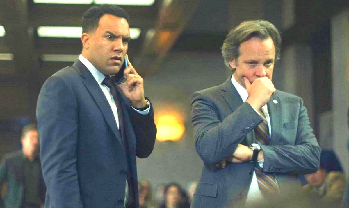 - Просто кошмар! Твоя дочь, прокурор,  - и какой-то жиган?! 